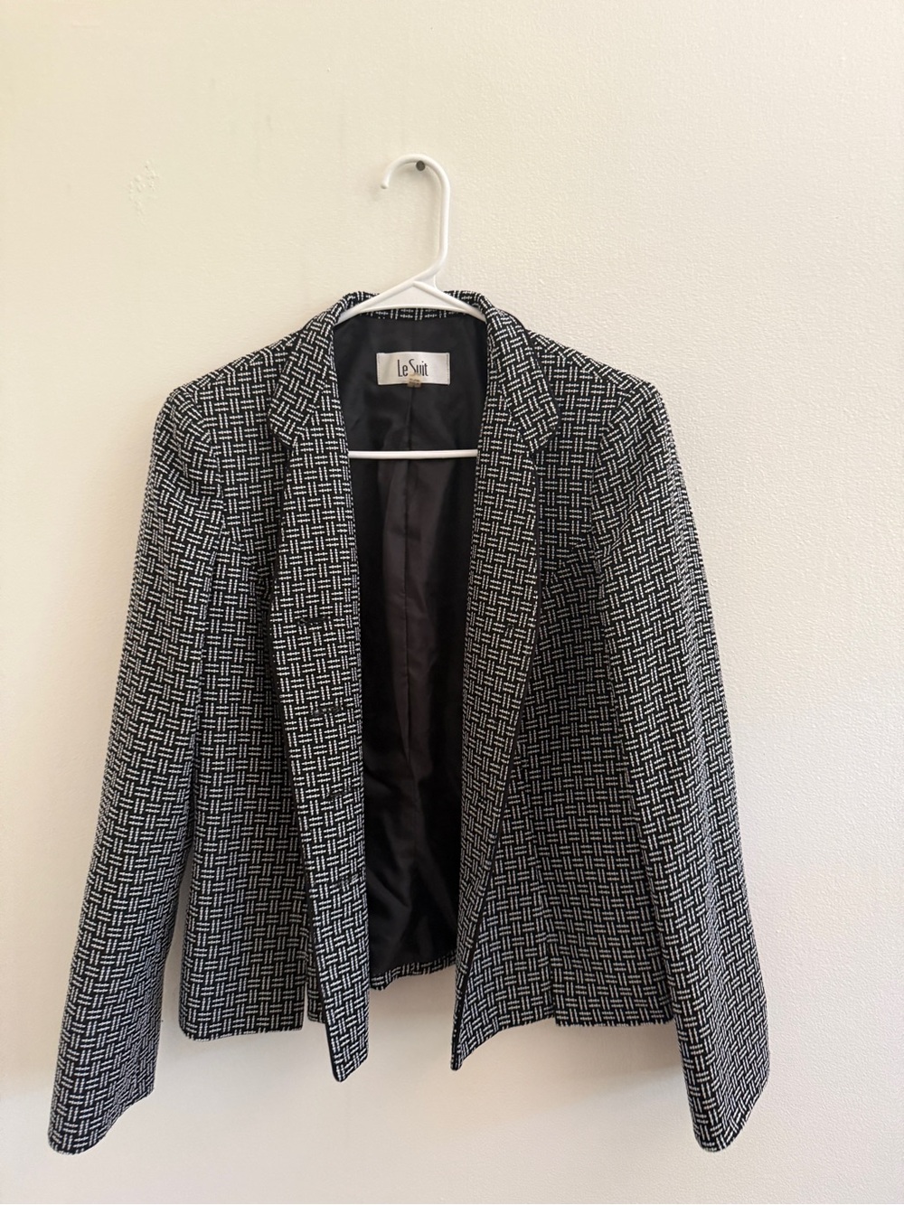 Le Suit Black and White Geometric Open-Front Blazer